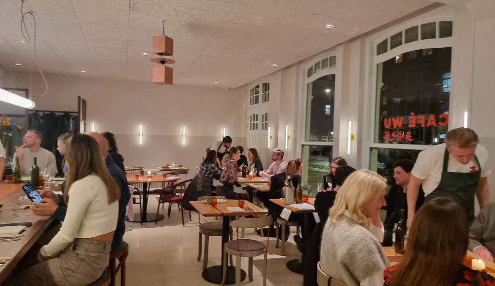Bij Café Wu is het de hele avond genieten