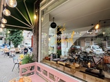 Café Conrad, een gezellig buurtcafé om de hoek bij het Vondelpark