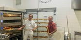 Jan Willem en Martin une baguette sil vous plait - de buik.jpg
