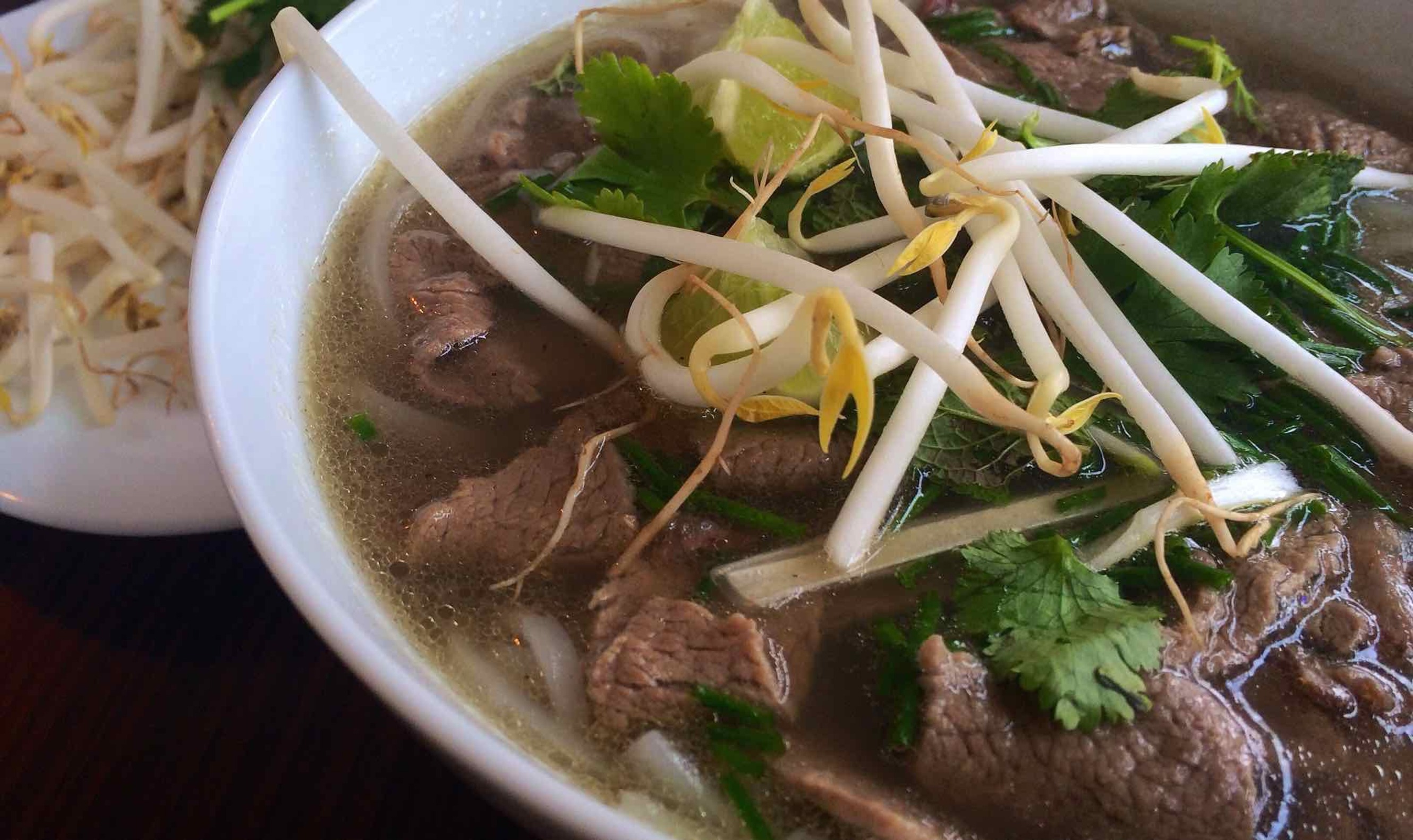 Opkrabbelen met een noedelsoep van Pho Hanoi