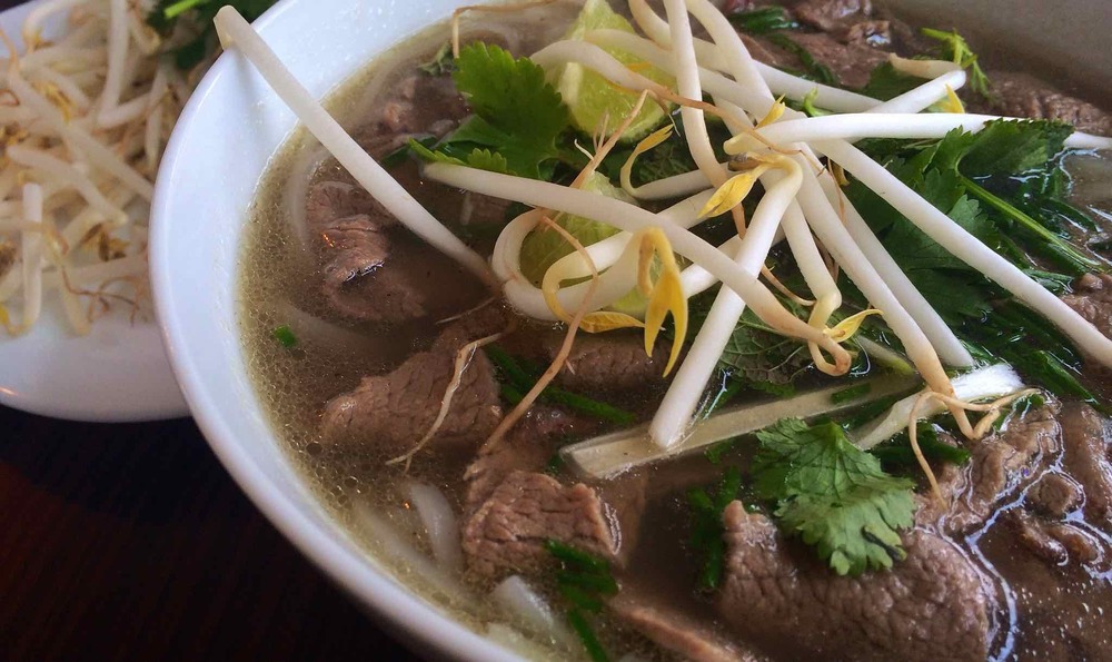 Opkrabbelen met een noedelsoep van Pho Hanoi
