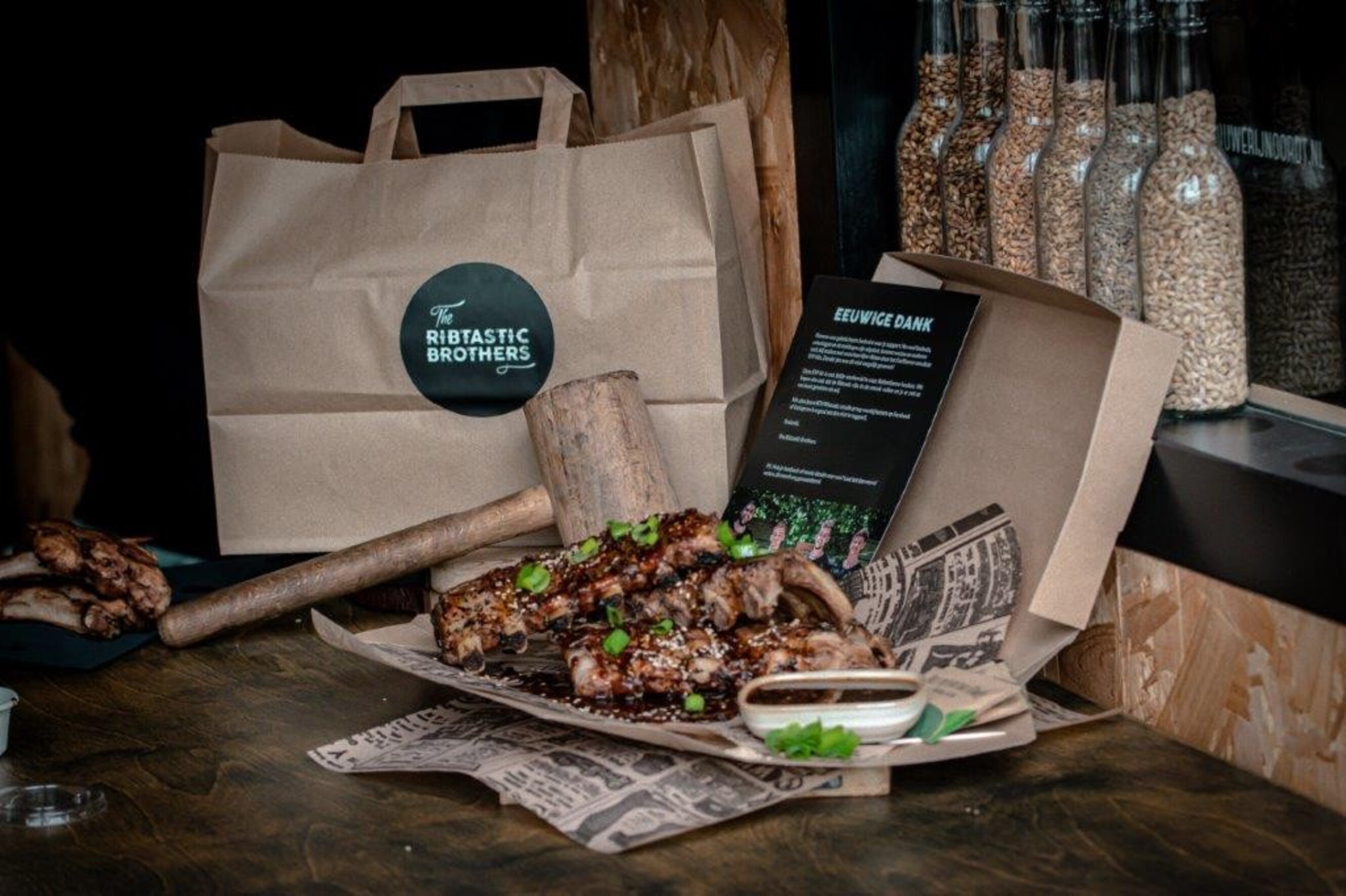 Grillen, kluiven en kwijlen met het DIY BBQ-pakket van The Ribtastic Brothers