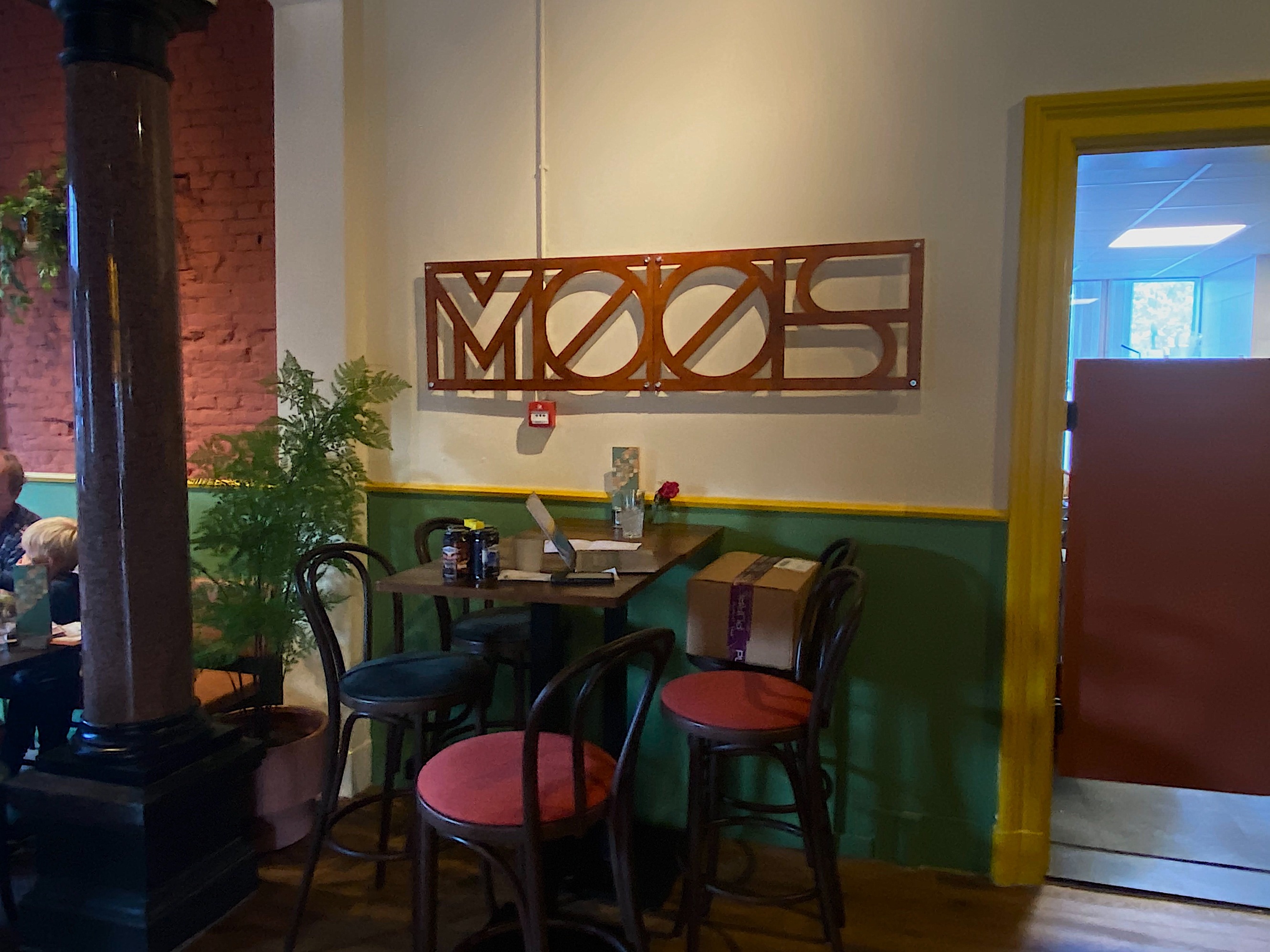 MOOS