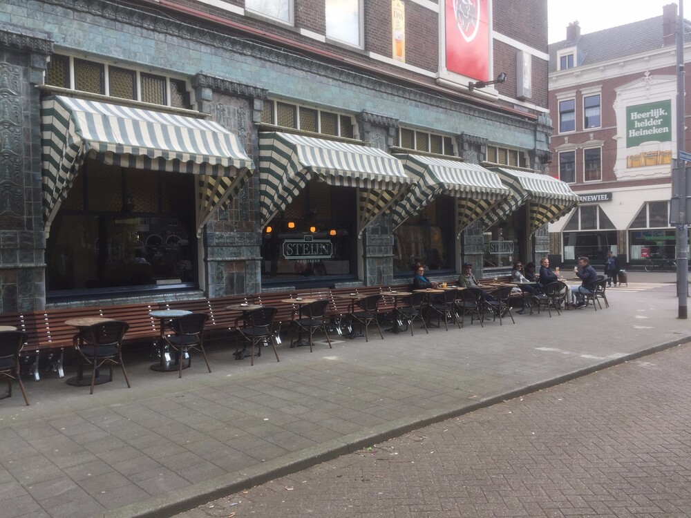 Cafe Steijn: Nieuwe hotspot op de Nieuwe Binnenweg met mooiste gevel van Rotterdam