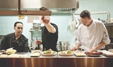 De tafel lijkt al snel niet groot genoeg bij Destino