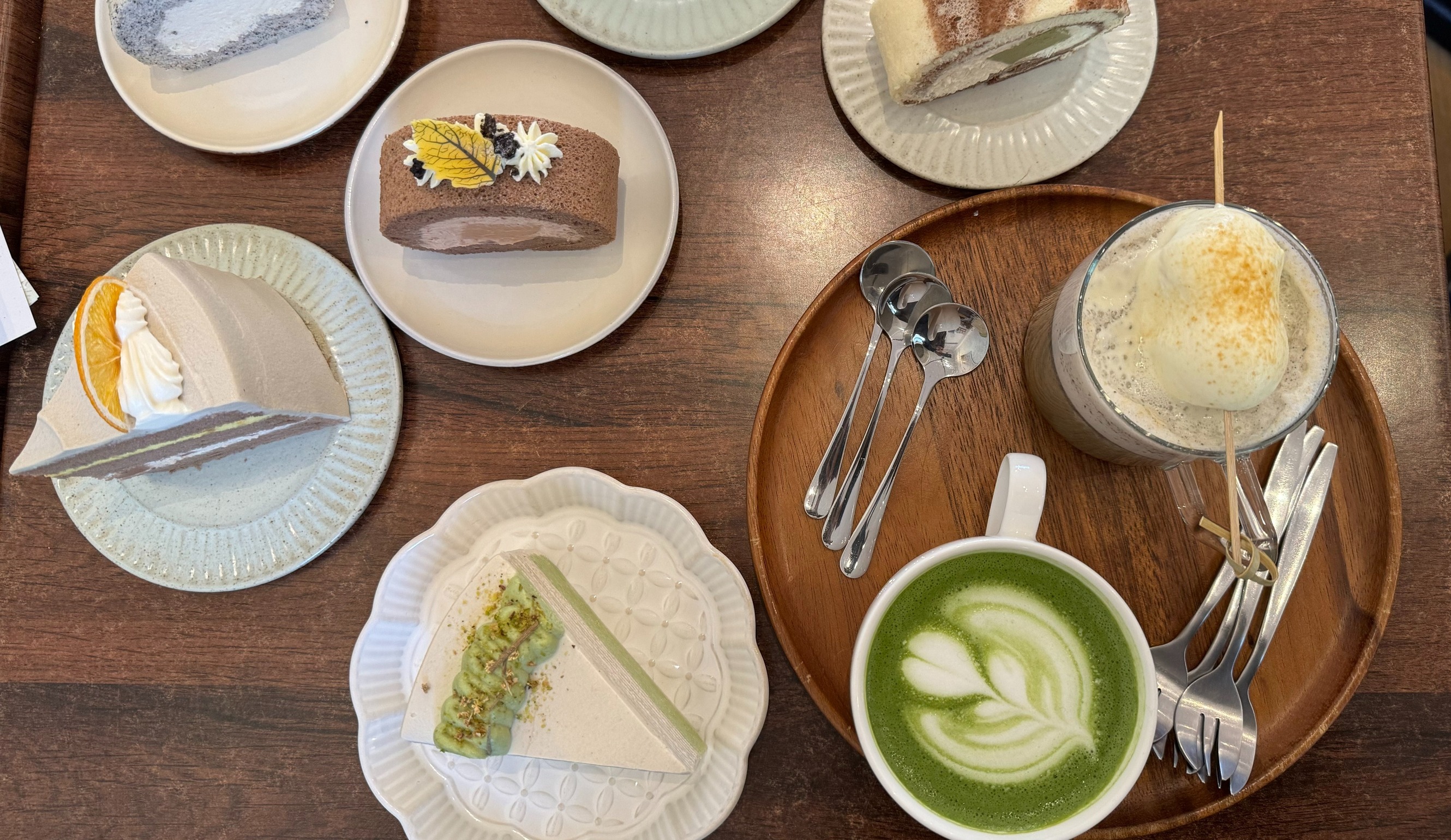 Bij Round & Round eet je Aziatische cakerolls in bijzondere smaken