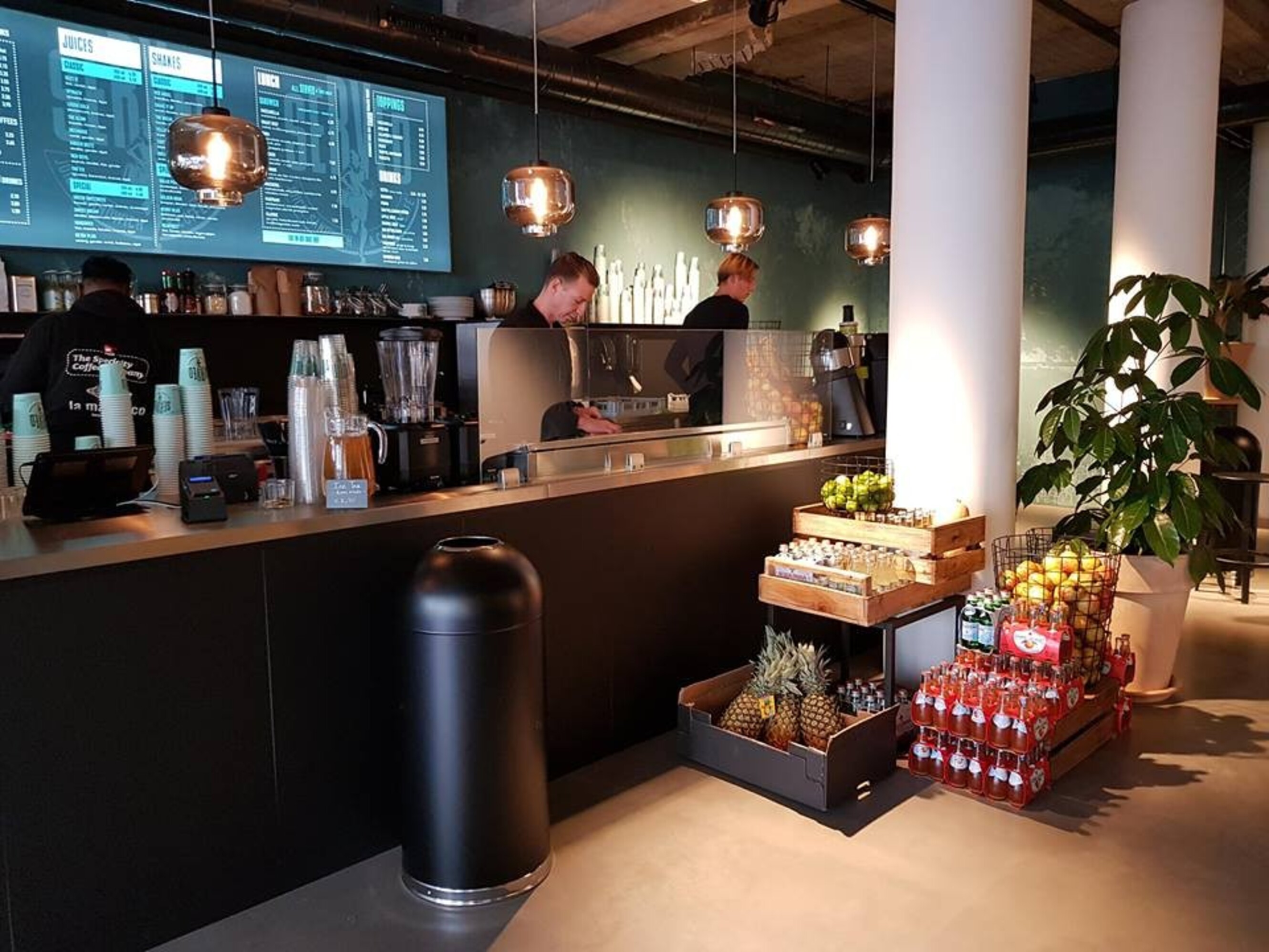 Aan tafel of to-go: het kan allebei bij Served