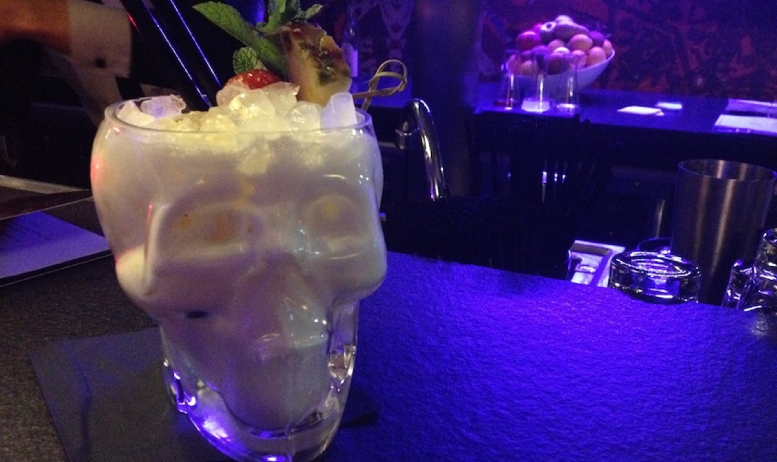 Vat je piña colada in een doodskop niet persoonlijk op