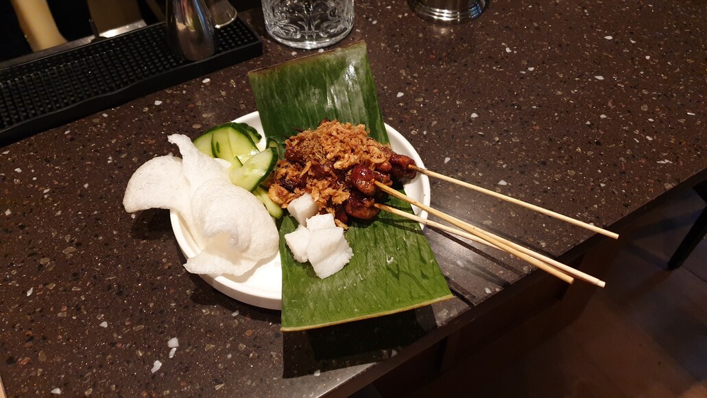 Saté ayam en spicey cocktails bij Calaboose