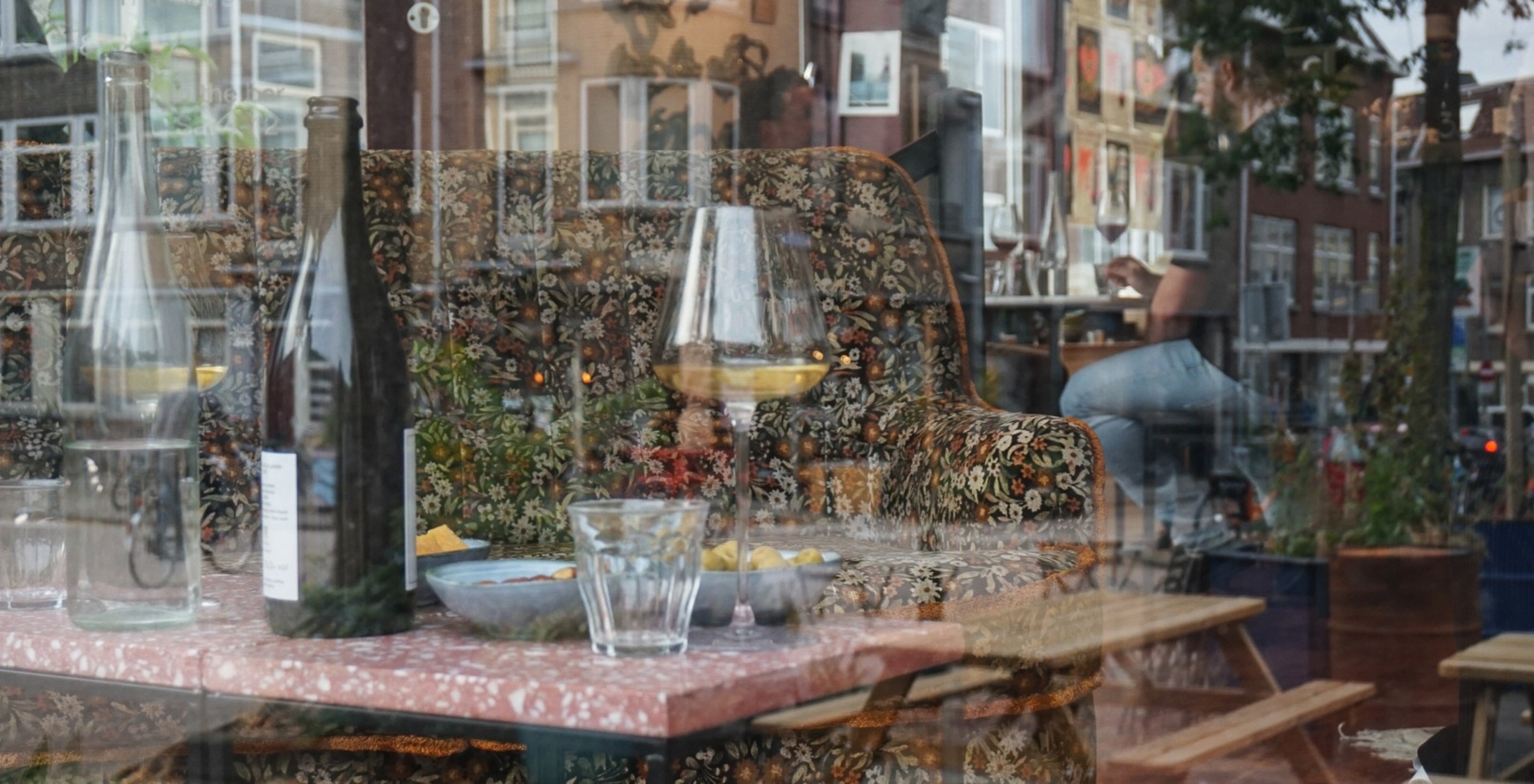 Ongewone wijnen en champagne drink je bij RAISIN the bar