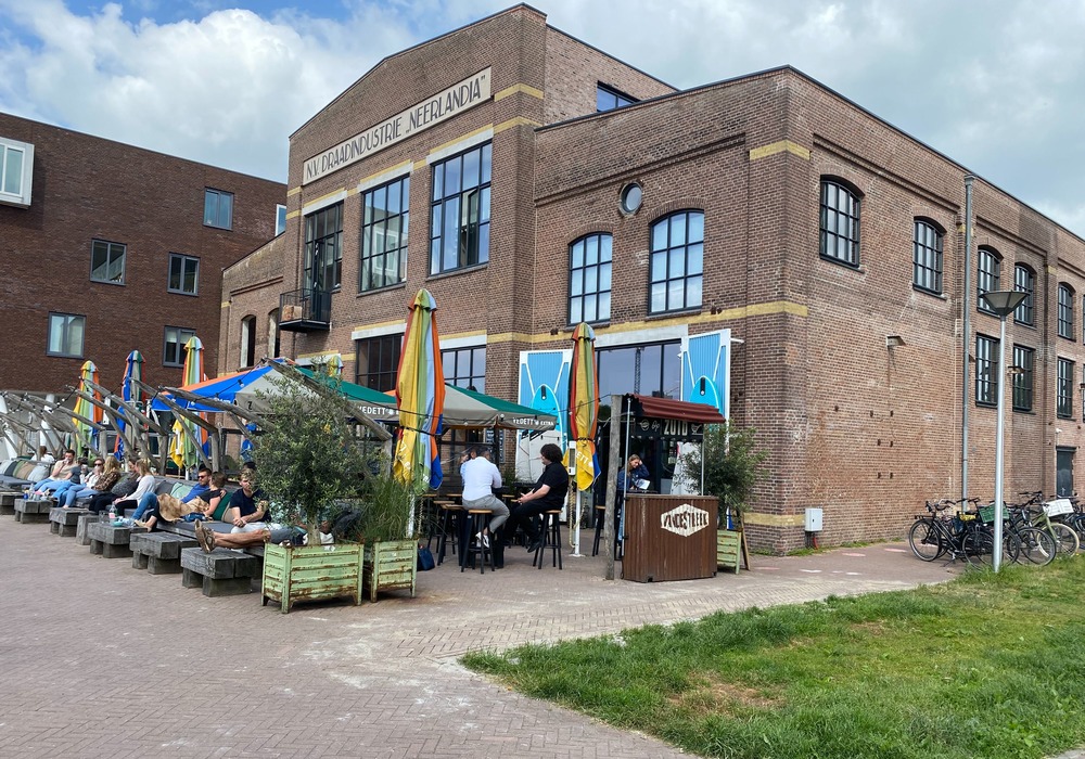 Meer dan 15 zonovergoten terrassen aan het water in en om Utrecht