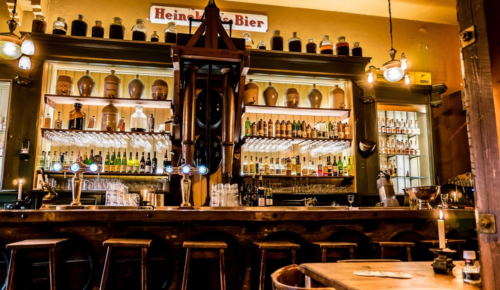 50 jaar Proeflokaal van Wees en nog steeds elke dag  volop gezelligheid