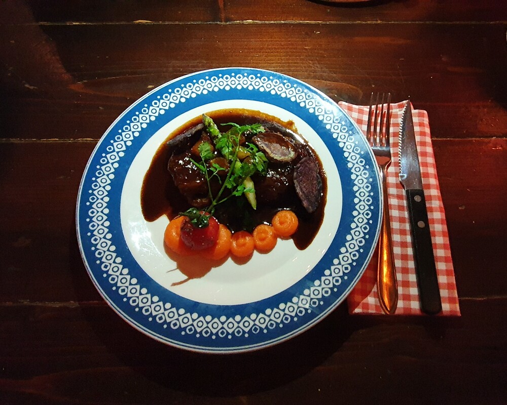 Hollandse keuken en ouderwetse hartelijkheid bij Café-Restaurant Aaltje in Weesp
