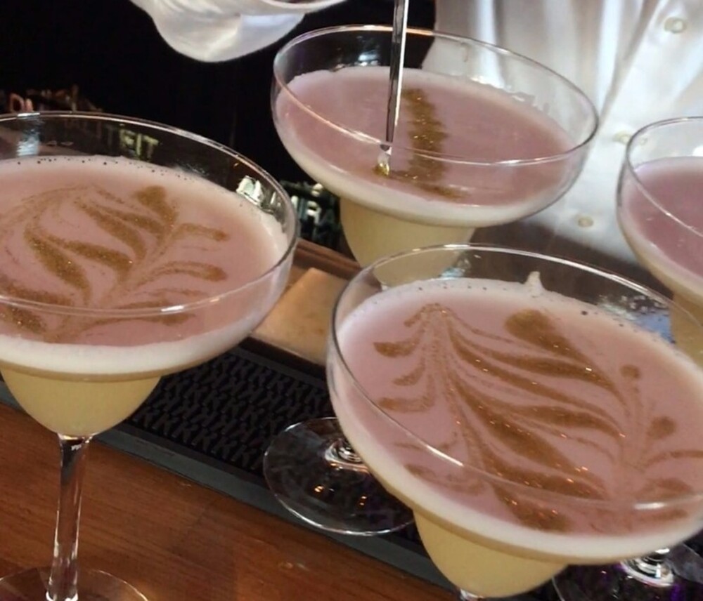 Champagne en golddiggers bij Admiraliteit