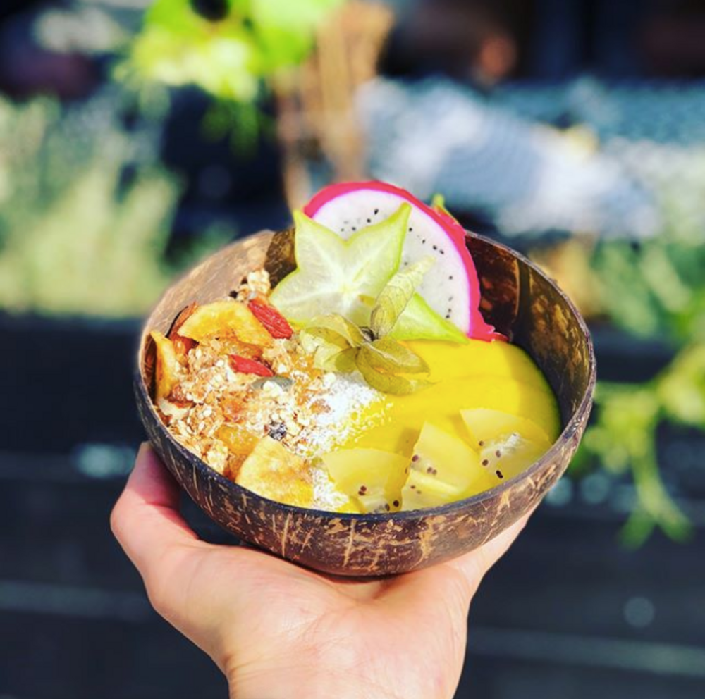 Eigenaresse Lilith Coffee opent strandtent Pele Surf Shack: “Hier wil ik altijd zijn”