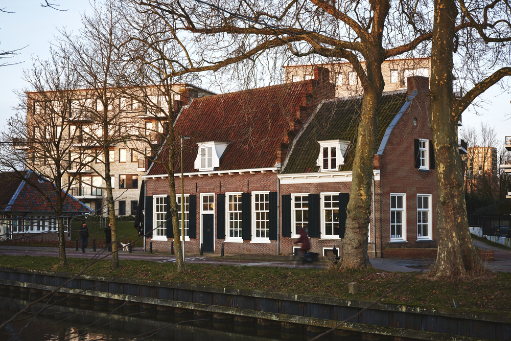 Rooie Nel kijkt niet op een klontje boter