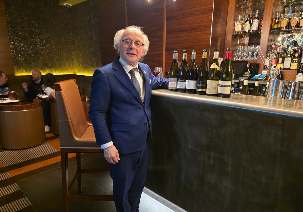 Top sommelier Noël Vanwittenbergh ontrafelt  de wijngeheimen in de Lobby Bar van het Okura