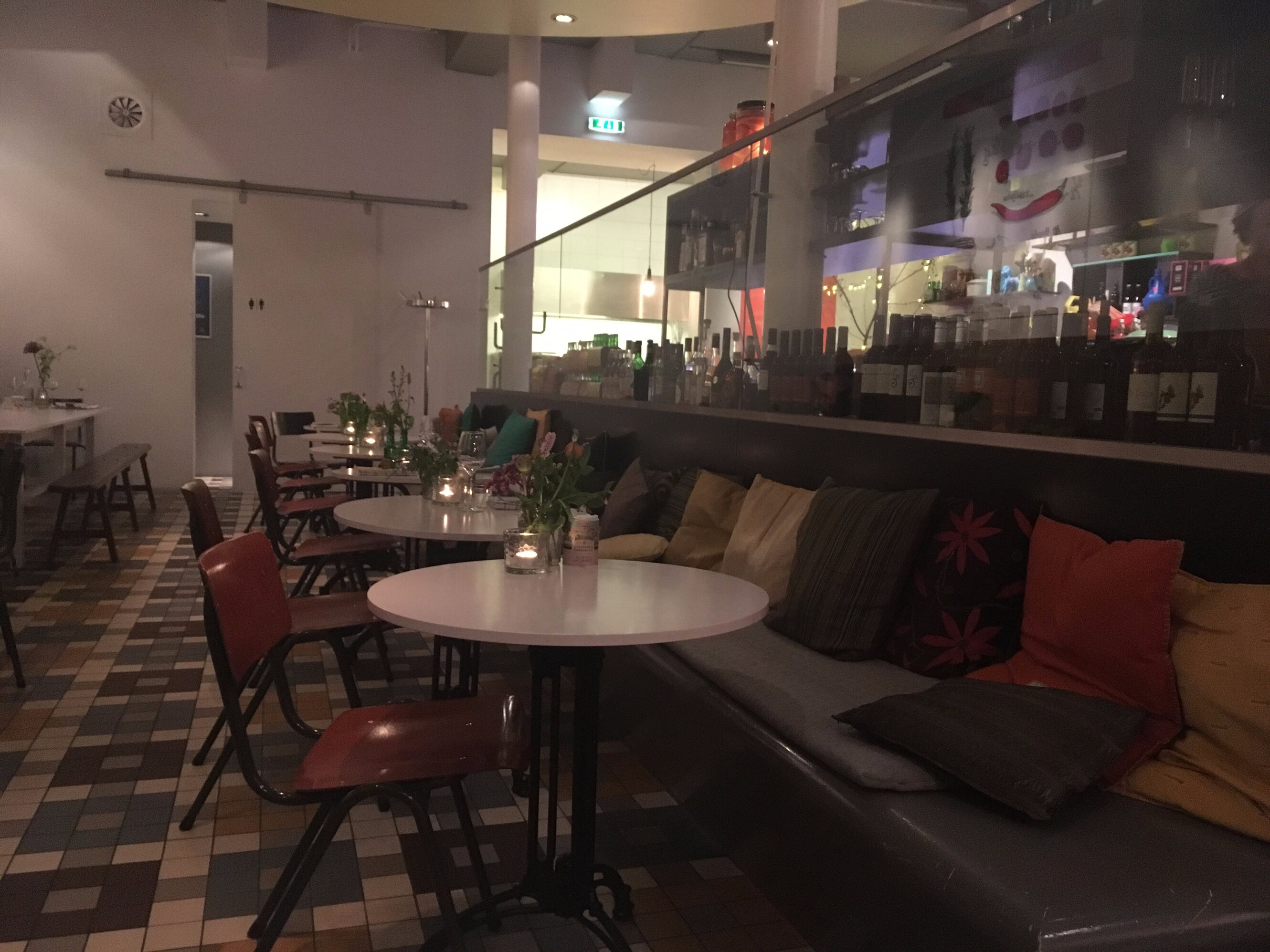 Vuisten op tafel bij Westerkaatje