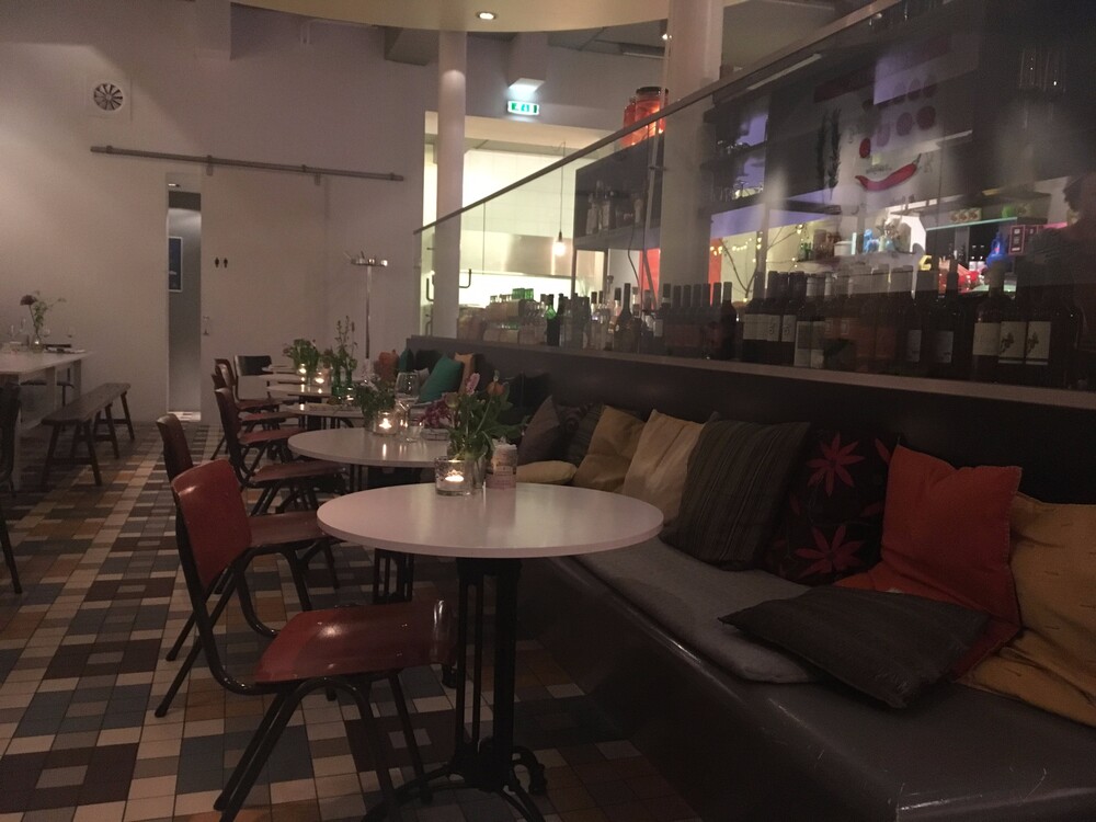 Vuisten op tafel bij Westerkaatje
