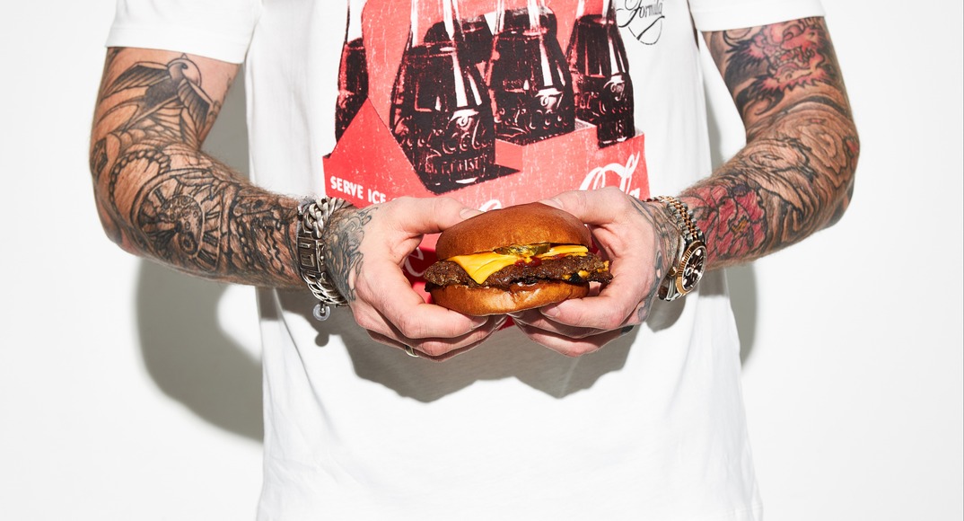 Diego Buik gaat nieuw avontuur aan met Smash Burgers op het Schouwburgplein