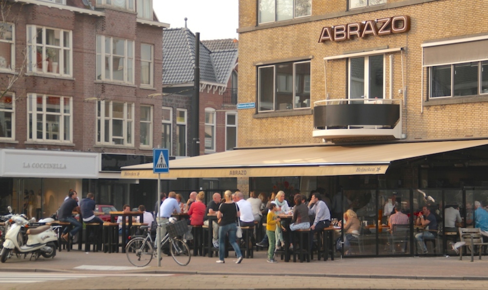 1NUL8 heeft een zusje/broertje en het heet Abrazo