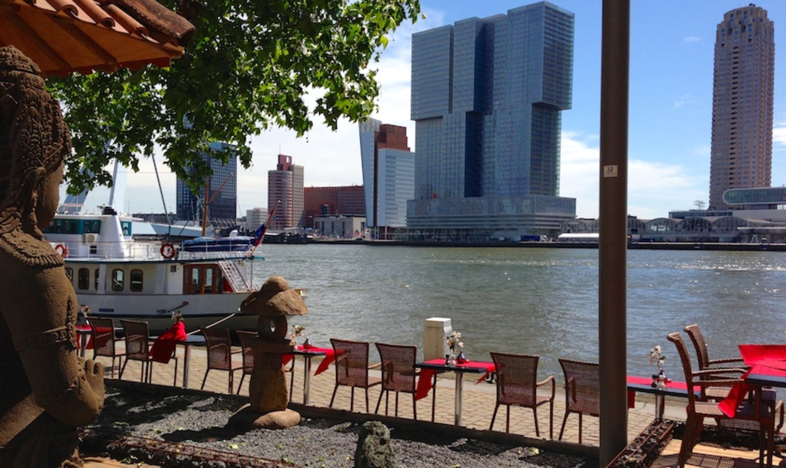 Wereldmuseum: een ster en een terras in de zon