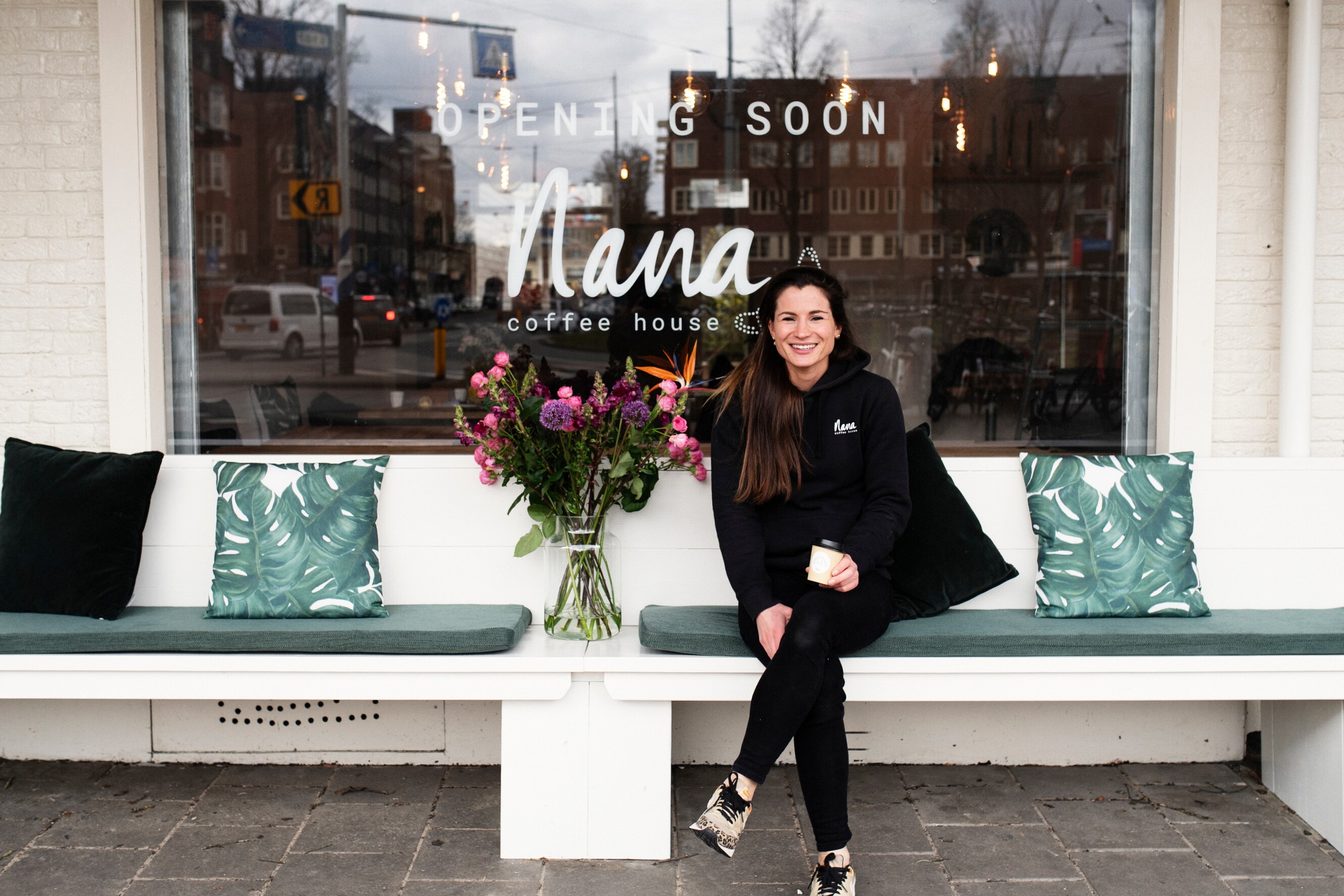 Het openen van je eerste zaak in coronatijd: Daphne opent Nana Coffee House
