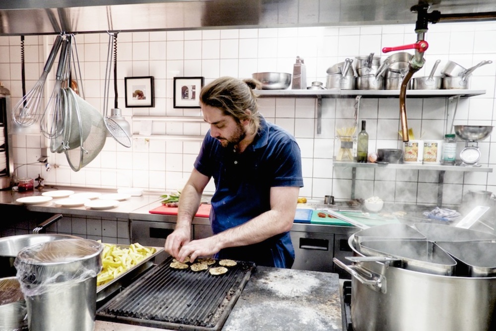 Eet nu alle delen van het varken en het kalf bij Lux