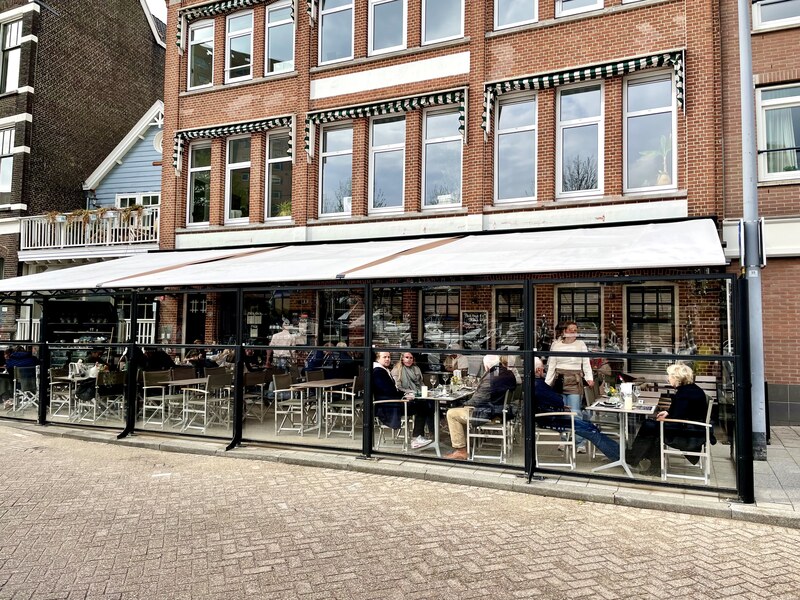 Overdekte terrassen hier zit je warm en droog De Buik van Rotterdam