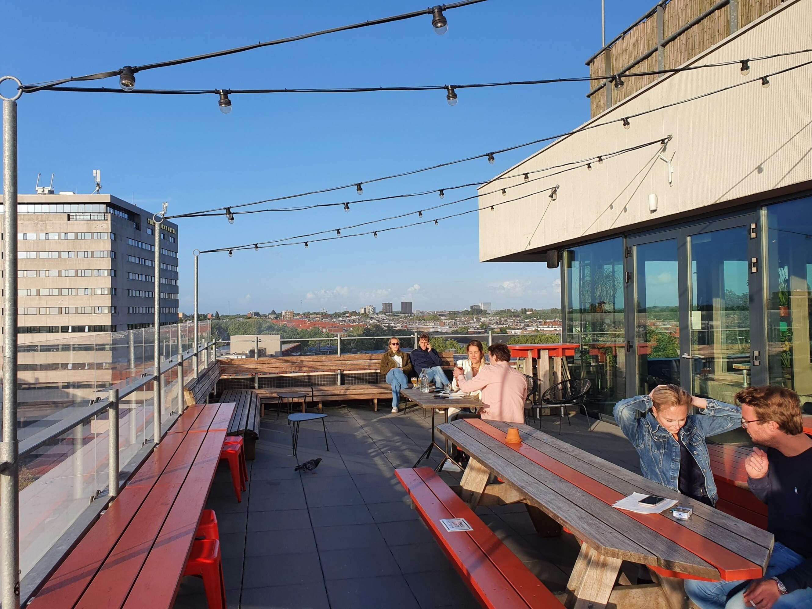 Volkshotel Staycation: slaap, drink en geniet op 1,5 meter!