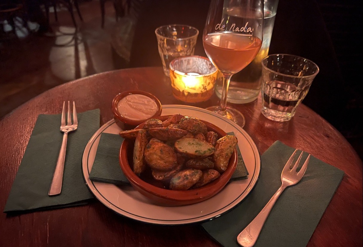 Natuurwijn en lekkere vinyl dat is De Nada De Buik van Amsterdam