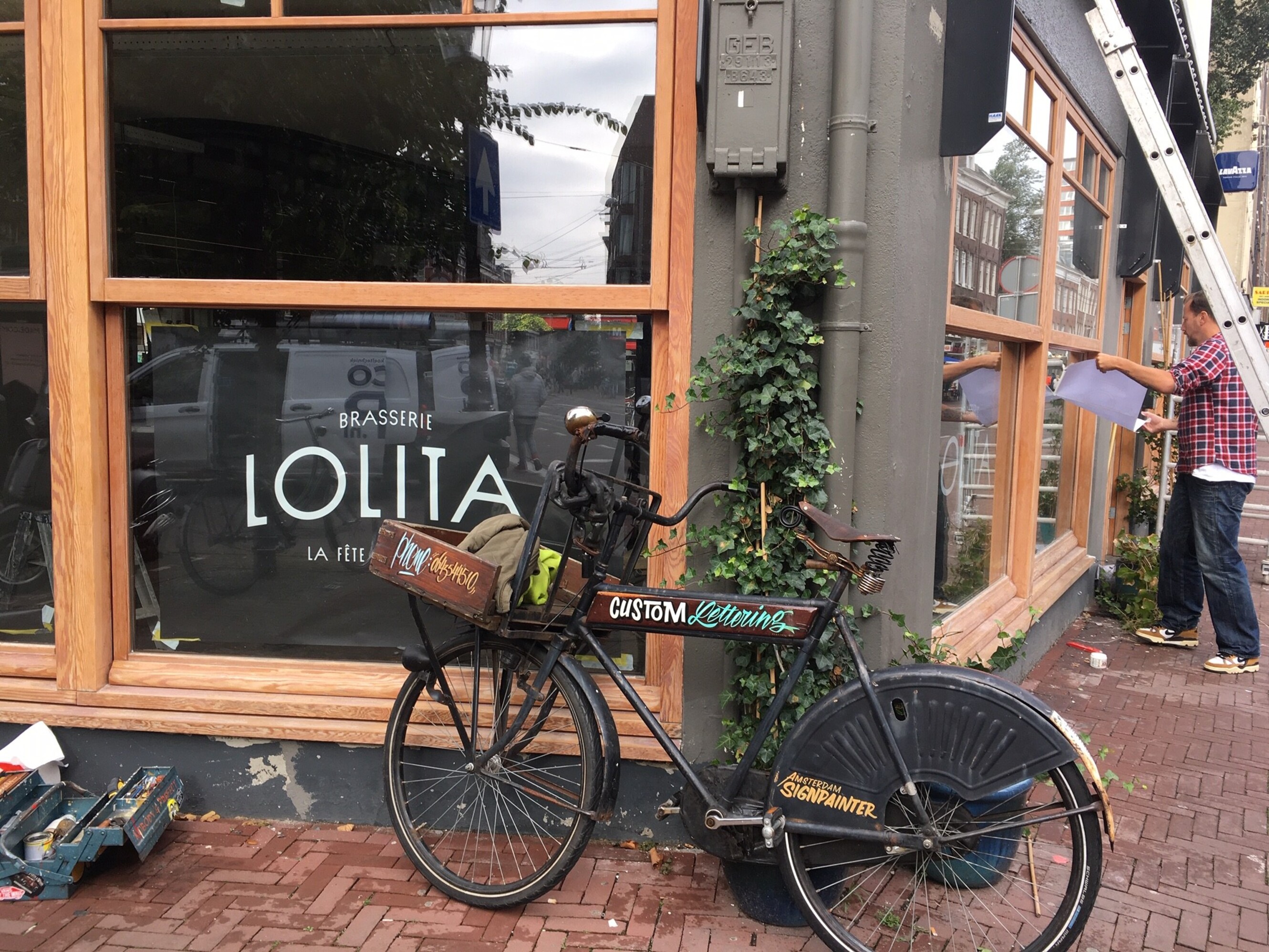 Eigenaren Meneer Nieges en Disco Dolly toveren Hoed en Krelis om tot Lolita