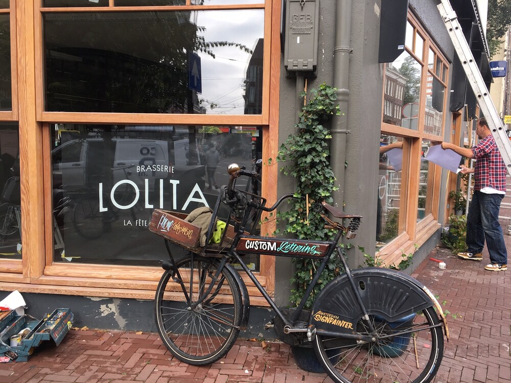 Eigenaren Meneer Nieges en Disco Dolly toveren Hoed en Krelis om tot Lolita