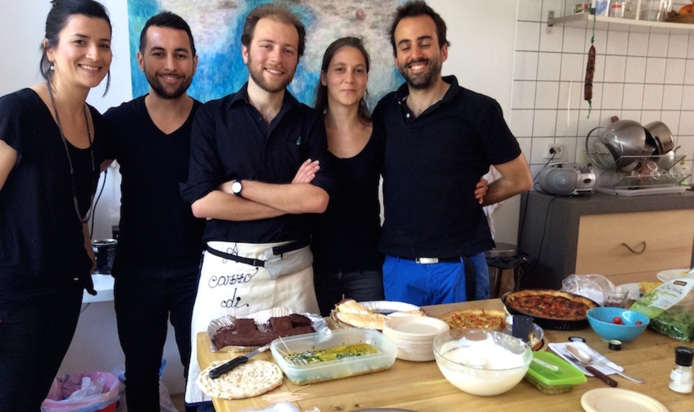 Proeven, praten, lachen, klinken met wildvreemden