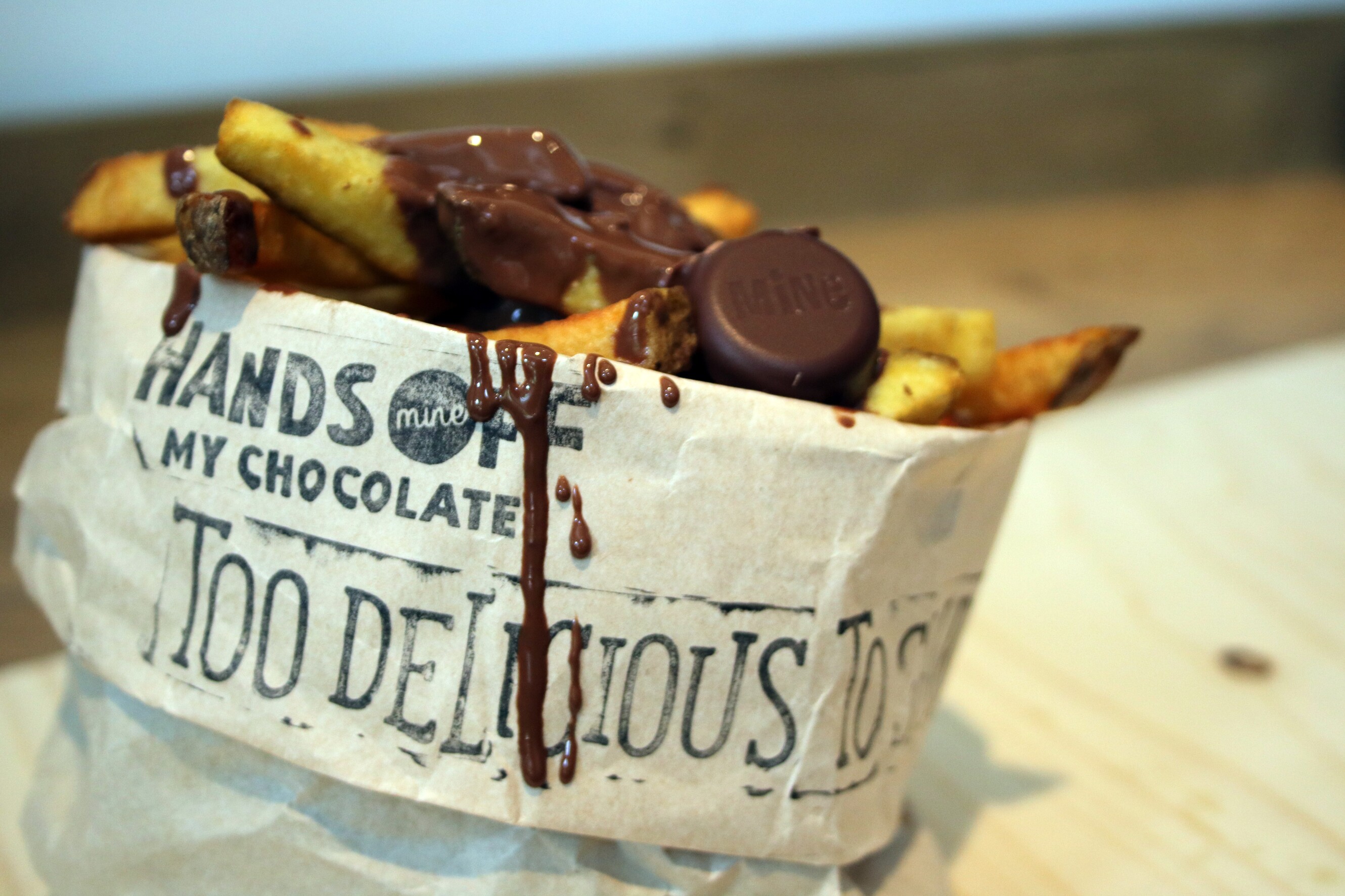 Eén patatje choco, alsjeblieft.