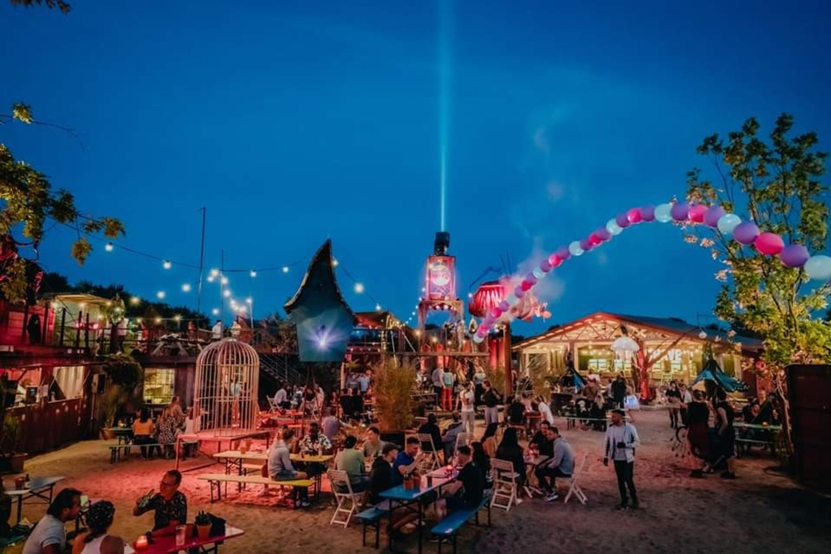 Ervaar het ultieme Thuishaven festivalgevoel op het grootste terras van Amsterdam