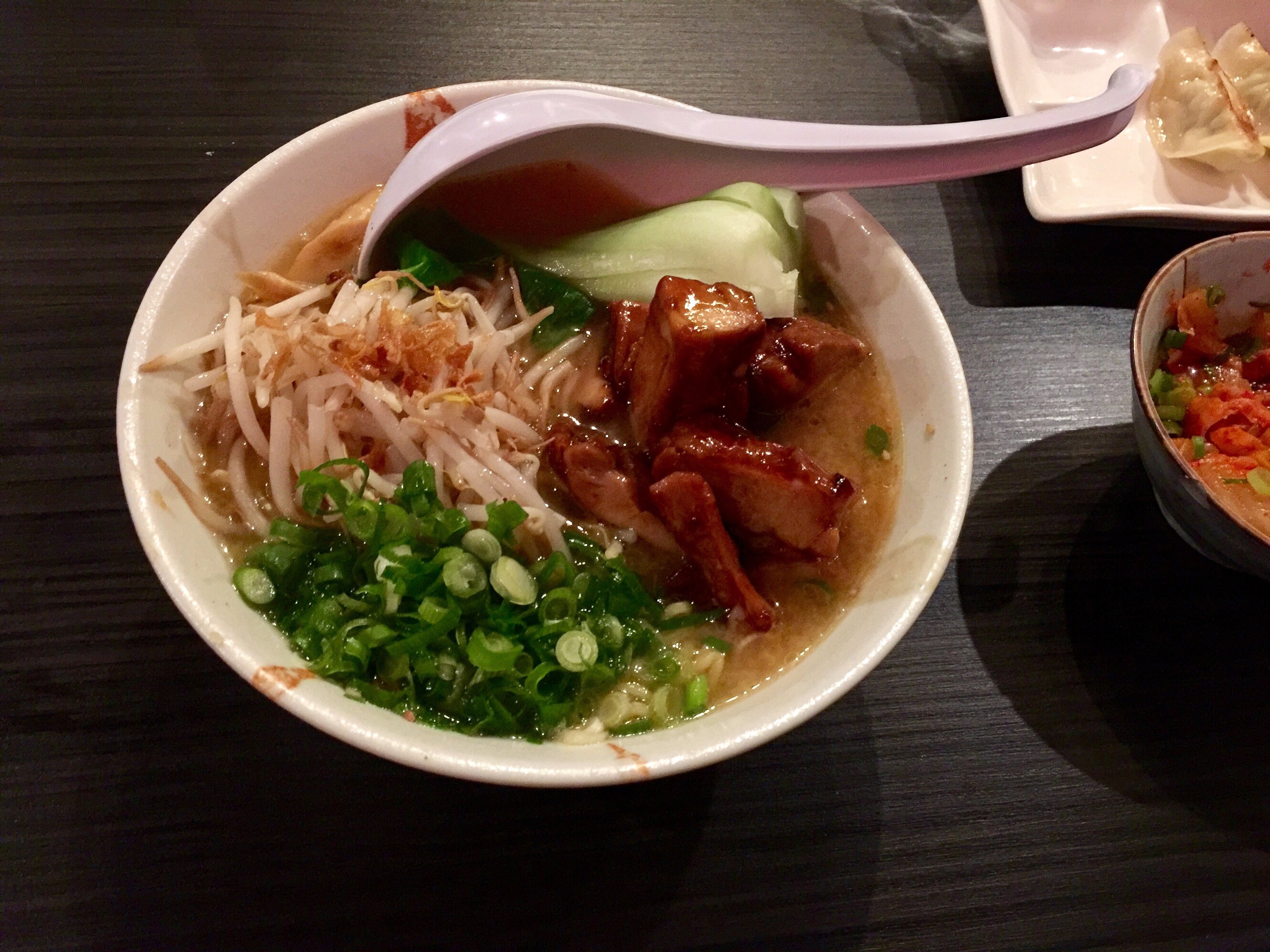 Japanse toverdrank bij Hinoki noodle soup