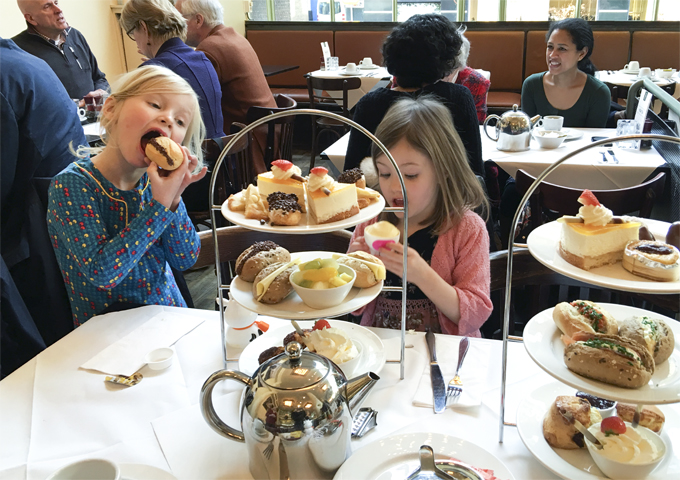 Beste Kinder high tea bij Dudok - De Buik van Rotterdam MU-97