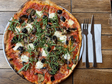 Pizza Verdura van bovenaf pizzabar Crosta Den Haag.JPG