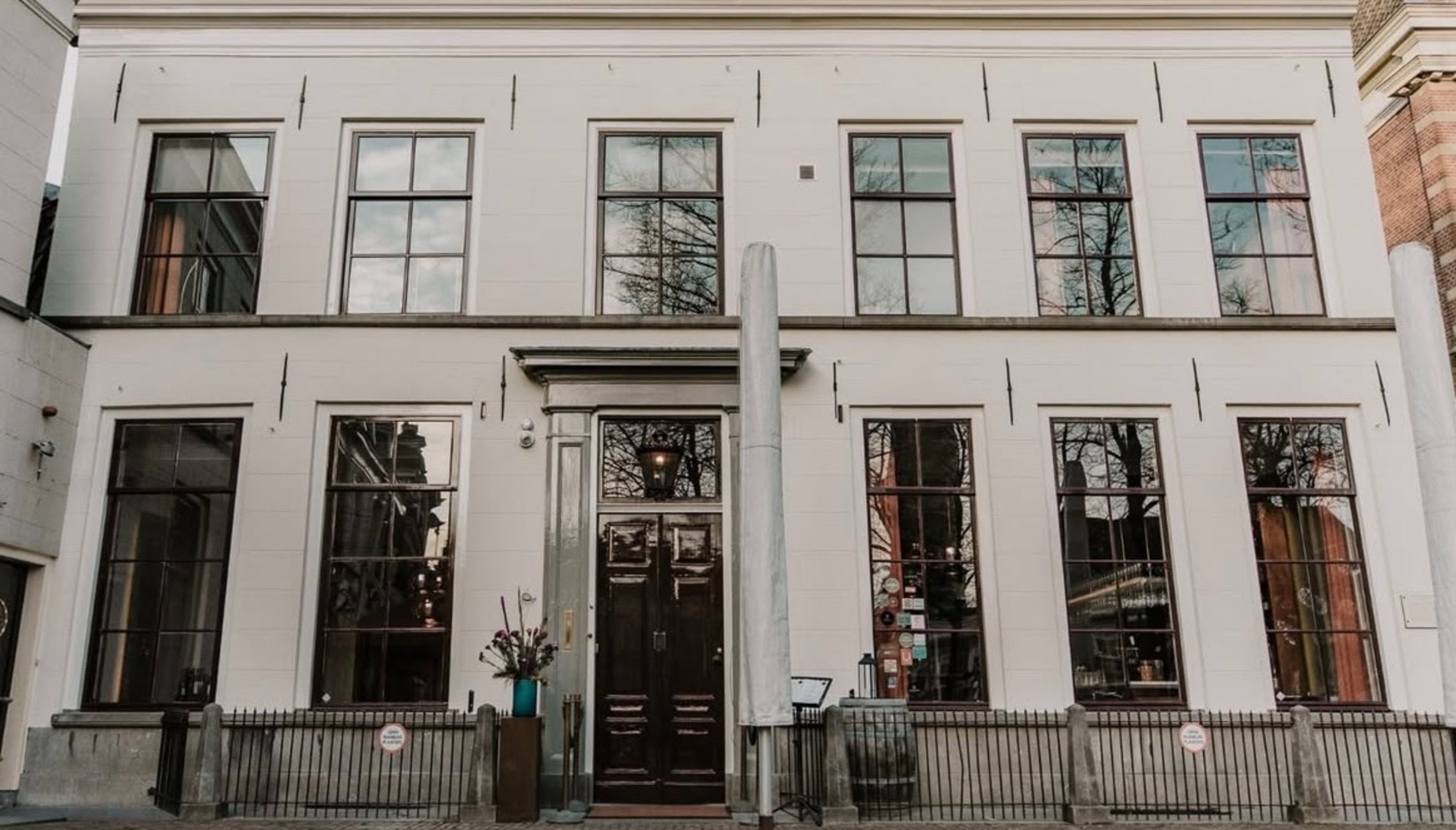 Negen soorten saté bij Indonesische bistro Kembar