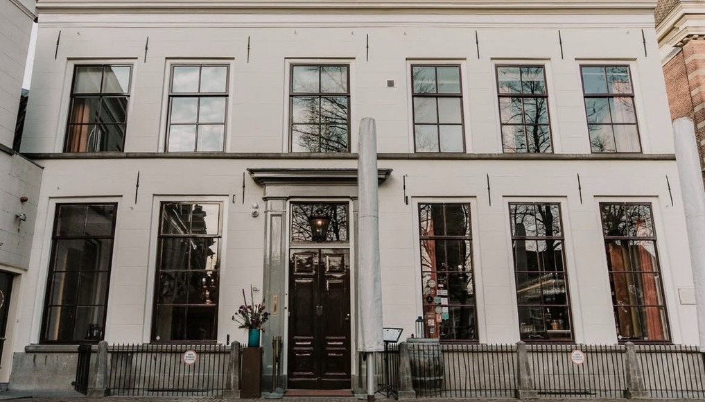 Negen soorten saté bij Indonesische bistro Kembar