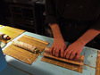 Vegan Sushi Chef Mark aan het rollen.JPG