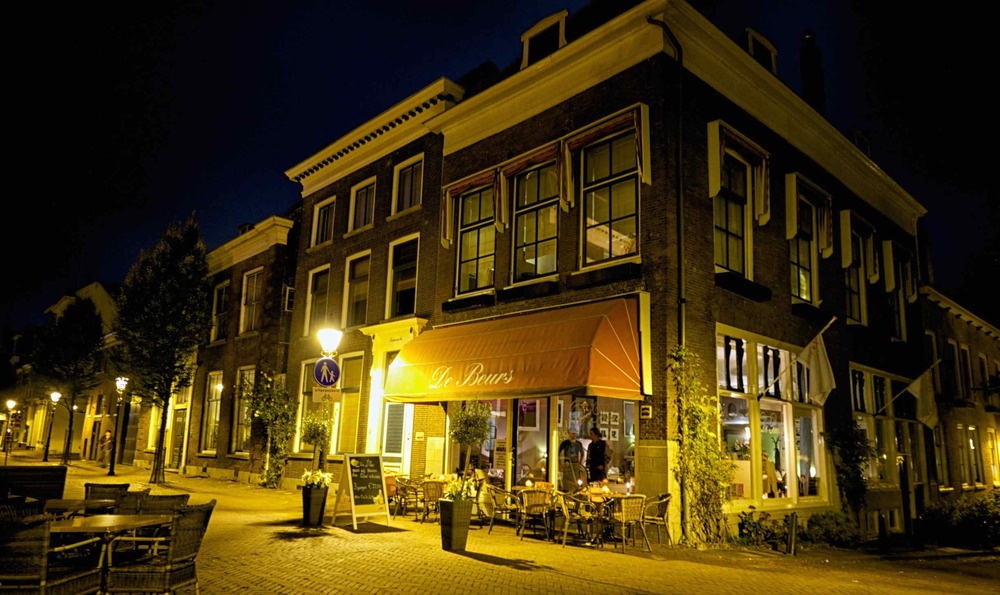 De Beurs: bistro achter een Schiedams geveltje