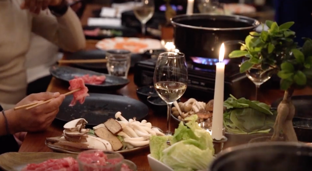 Fan van de Japanse keuken? Bij PakuPaku eet je traditioneel Japanse fondue