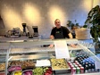 Job achter de vitrine  bij Toko Pindakaas - Job Patinasarany - de Buik van Rotterdam.jpg