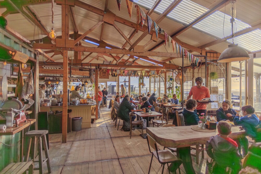 BLOW Beach House - Napolitaanse pizza & Mediterrane bistro op het strand van Kijkduin