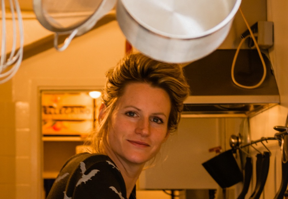 Klaartje verstaat de kunst van het koken