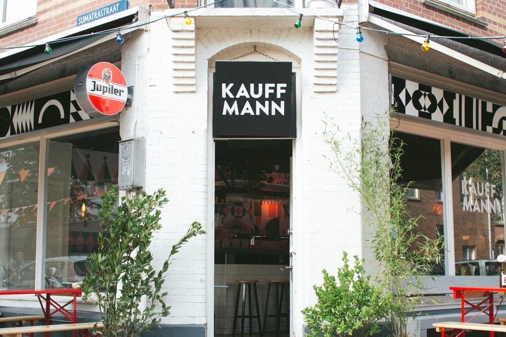 De klinkende kelner van Kauffmann uit Oost