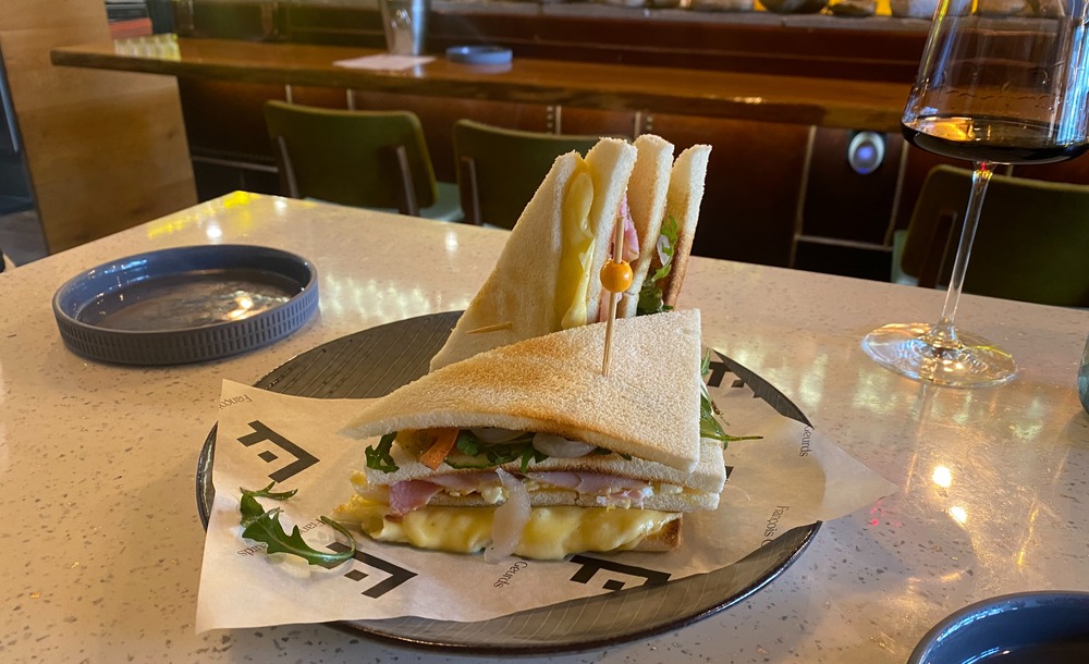 Lunchen met signatures en specials bij François Geurds' S.O.S.