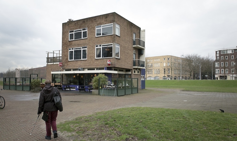 Verhip, café in grappig pandje op historische plek